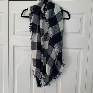 SOLD❗️Checkered infinity scarf